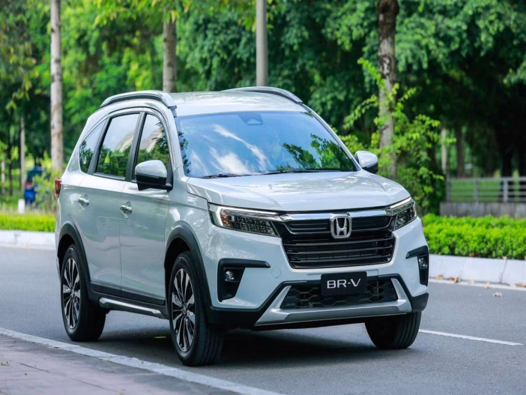 Honda BR-V Rental in Skardu | 6-Seater Family Car with Driver