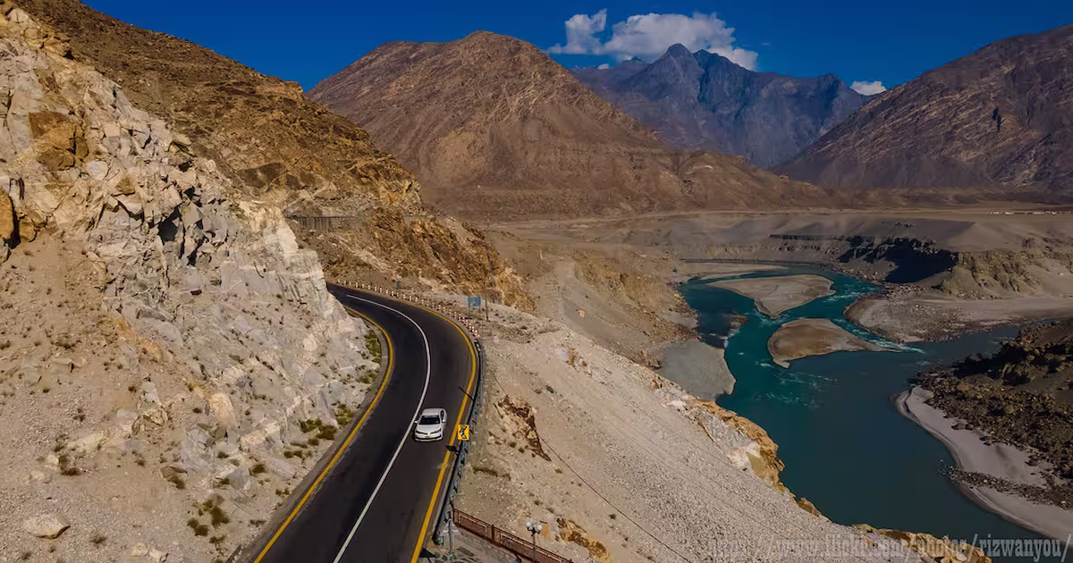 Skardu to Hunza distance Indus river highway drive