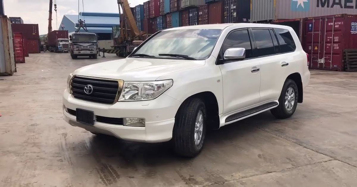 Toyota Land Cruiser V8 for Rent in Skardu - K2 Travels & Tours